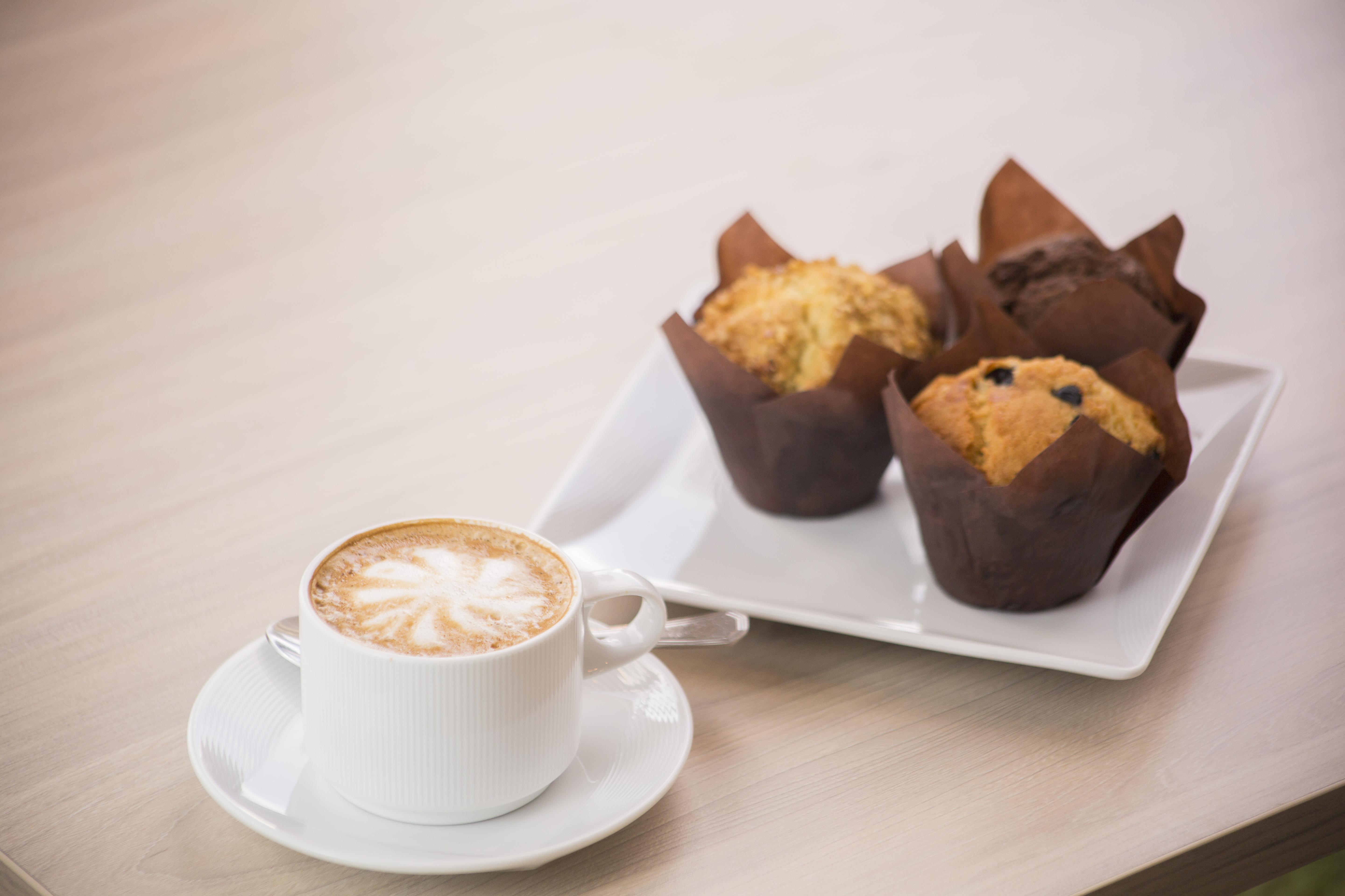 Radisson Hotel Panama Canal Exterior photo A cup of coffee and muffins