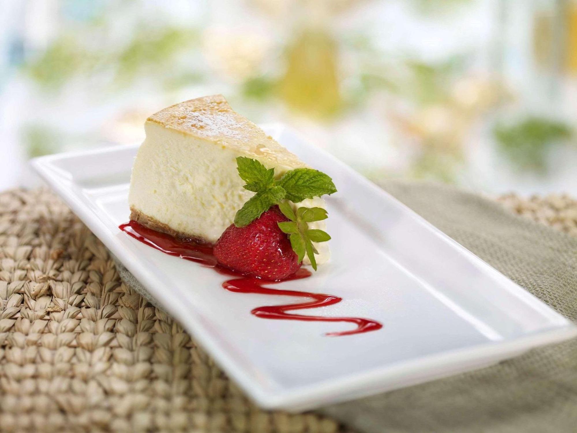 Radisson Hotel Panama Canal Exterior photo Cheesecake